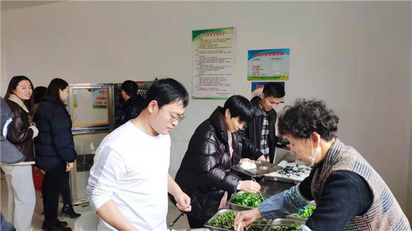 市古鎮(zhèn)投資公司：掀起“厲行節(jié)約，抵制餐飲浪費”新風(fēng)尚