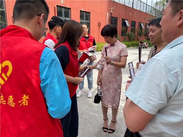 御窯景巷黨支部開展助力高考，為夢(mèng)想護(hù)航活動(dòng)