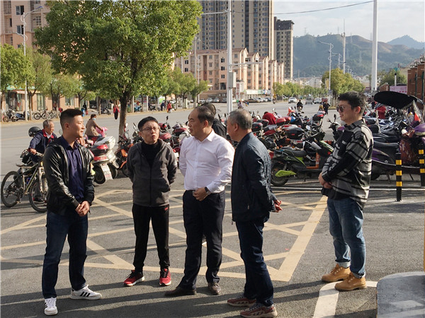 何文國到市古鎮(zhèn)公司督查調研市靜態(tài)交通一體化智能系統(tǒng)項目
